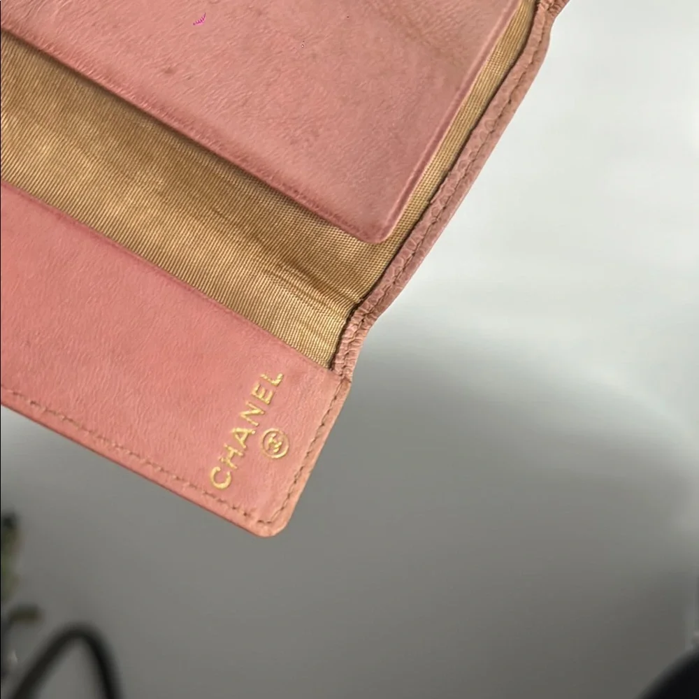 Chanel Pink Leather key ring holder with Embossed CC Logo - Picture 3 of 4